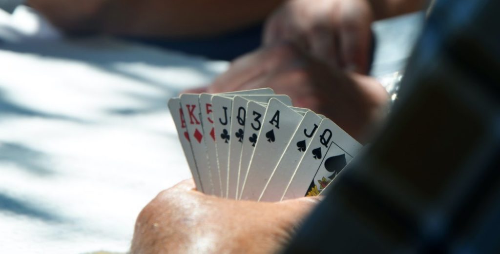 Как платить налоги за онлайн покер карта играть на деньги